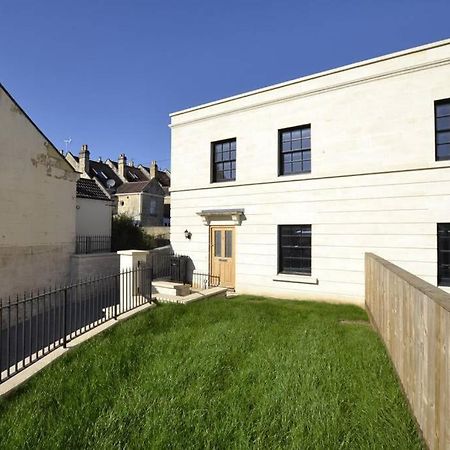 Fantastic 3-Bed House With Parking Bath Exterior foto