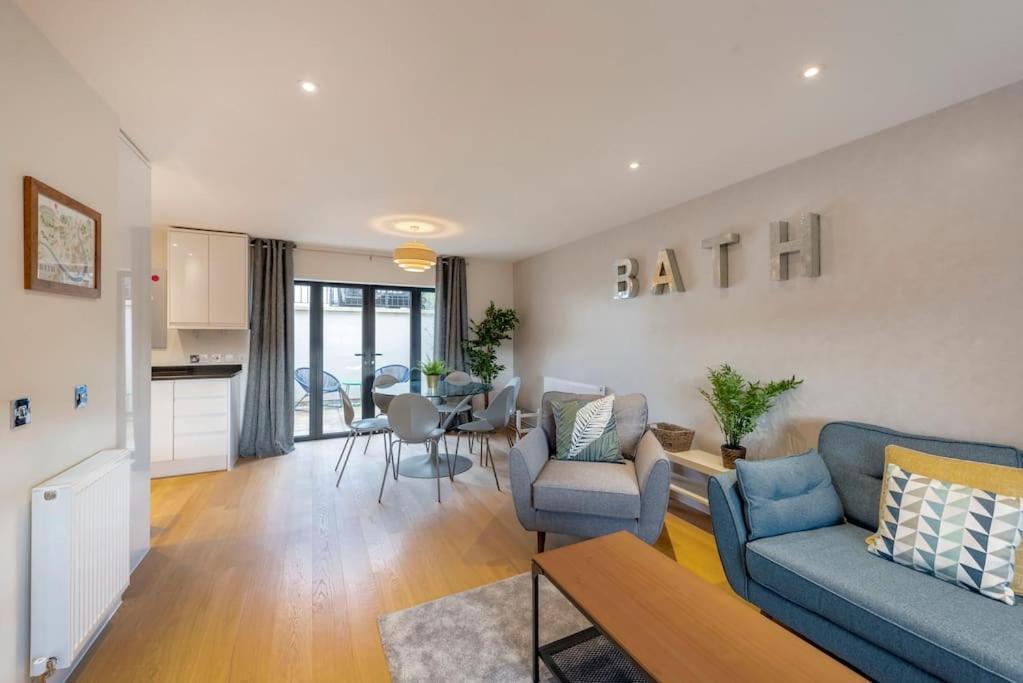 Fantastic 3-Bed House With Parking Bath Exterior foto