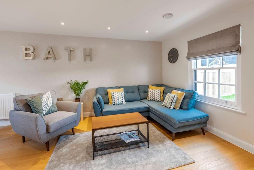 Fantastic 3-Bed House With Parking Bath Exterior foto